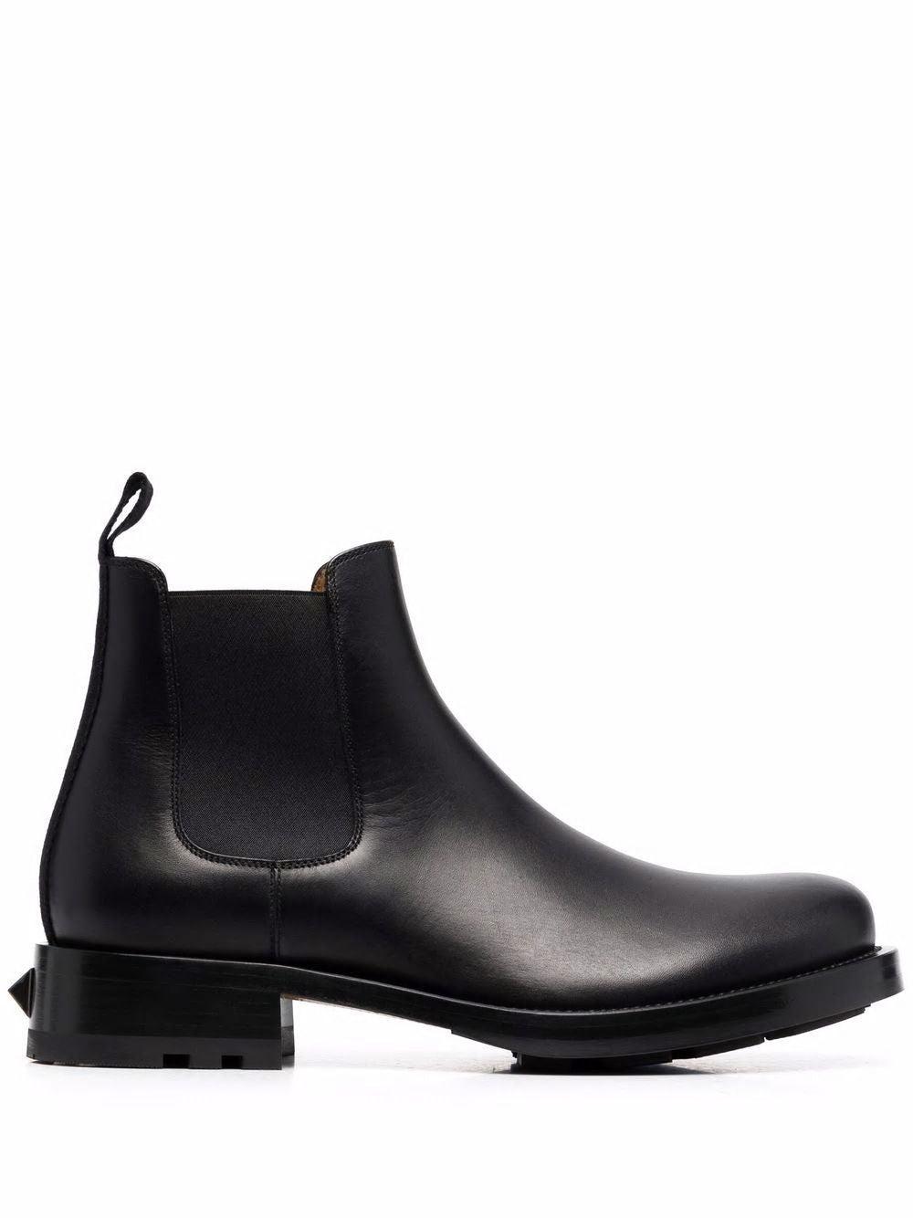 Valentino Garavani Men's Roman Stud Ankle Boots in Nero/Nero