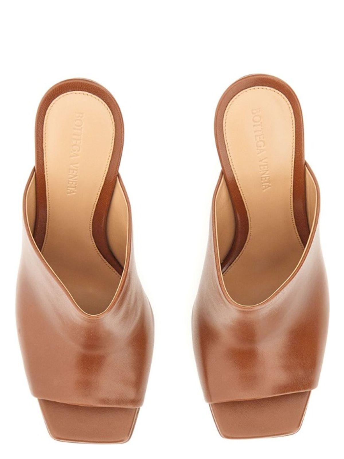 Bottega Veneta Women's Mule Knot in Brown