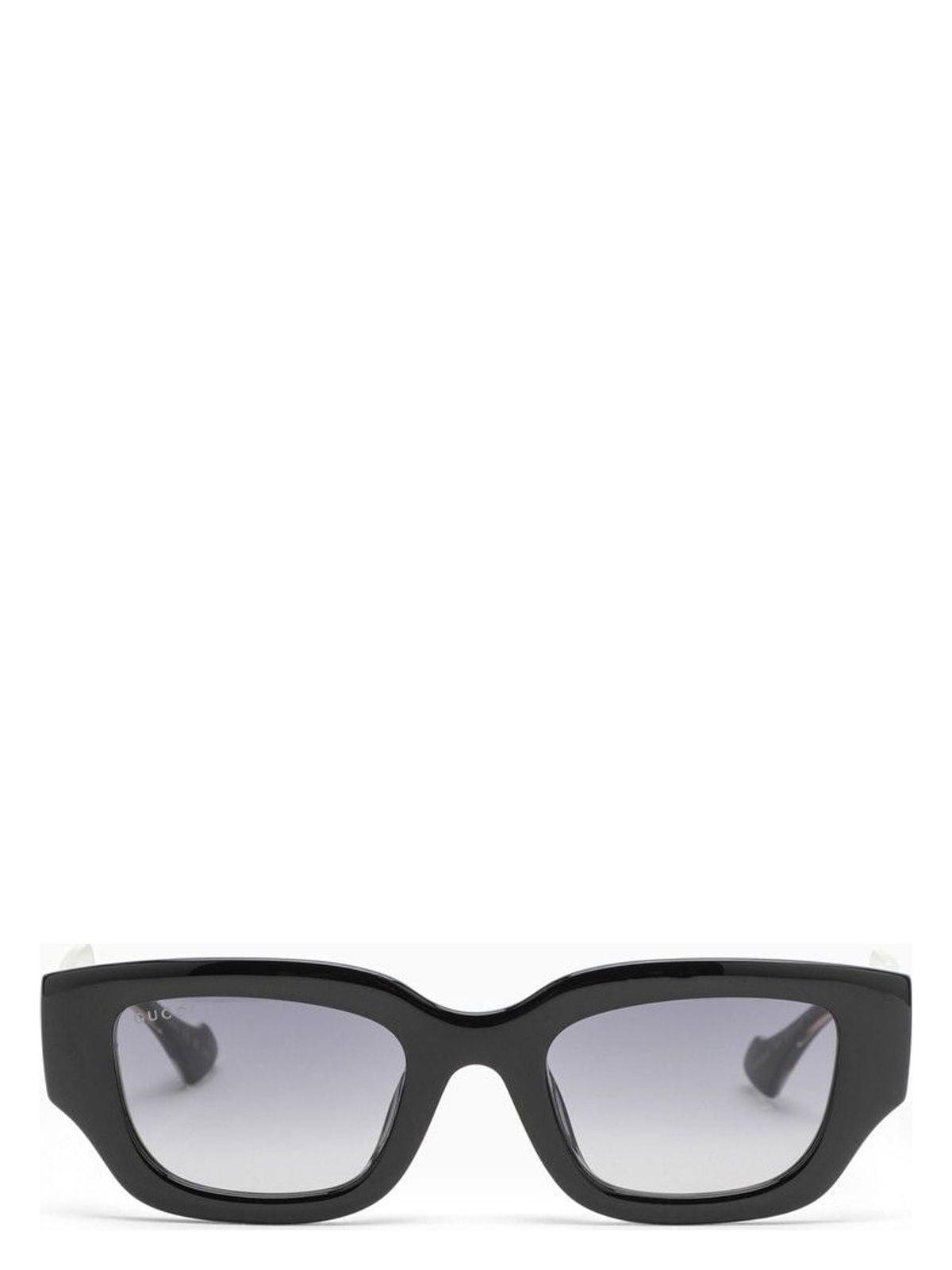 Gucci Women's Rectangular Sunglasses in Black